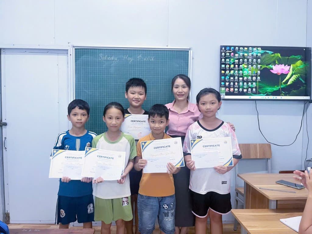 Học viên nhận Certificate of Participation