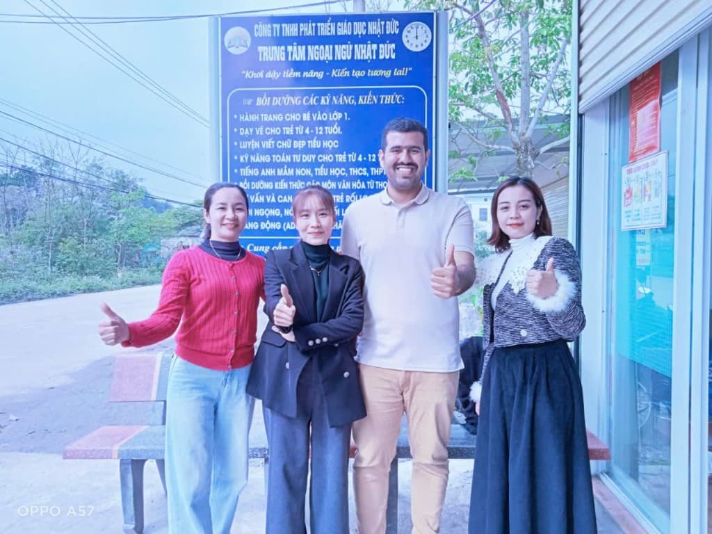 Giáo viên nước ngoài cùng đội ngũ Nhật Đức